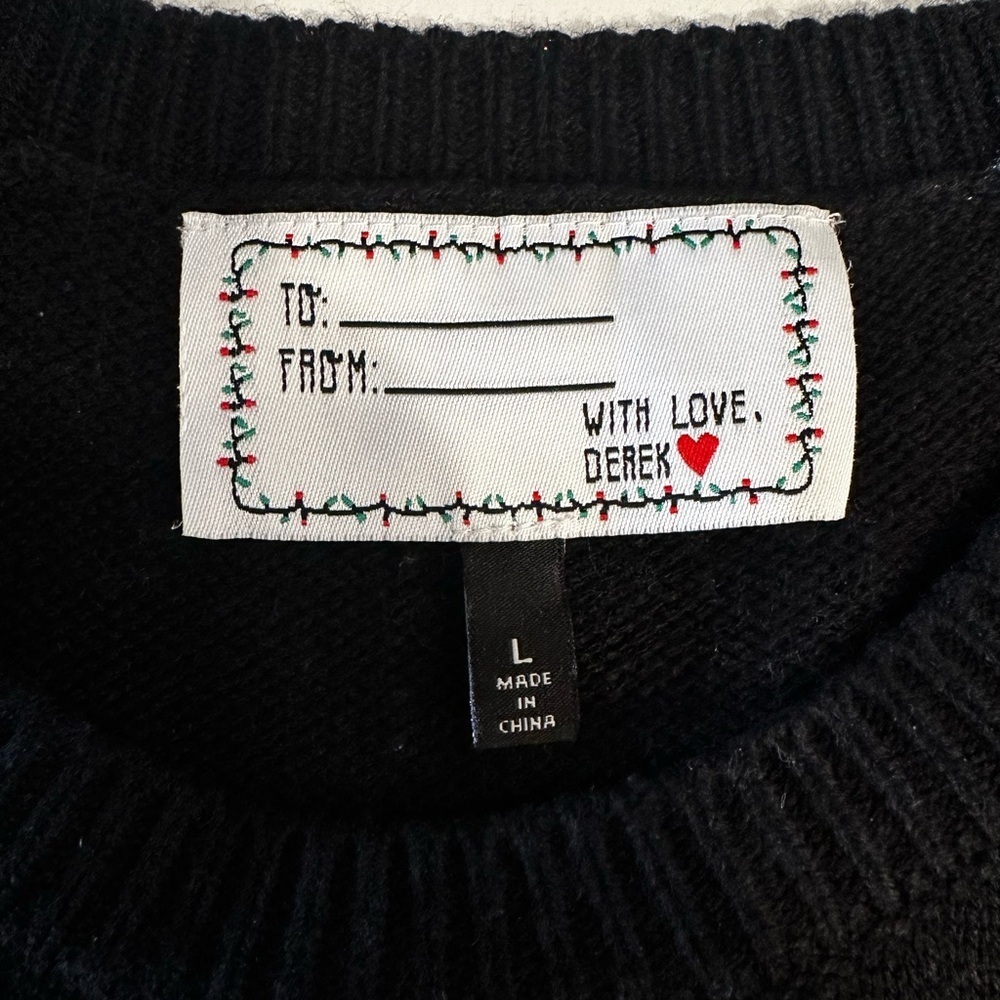 'Kiss Me' Christmas Sweater Long Sleeve Warm Lips size Large - Picture 4 of 4